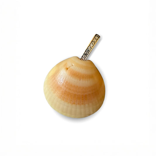 Cognac Diamonds Link Seashell Pendant
